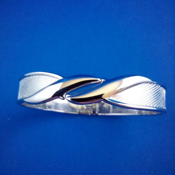 Vintage Designer Monet Silver Tone Textured Criss Cross Hinged Bangle Bracelet.